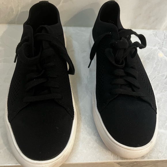 Kenneth Cole Black and White Men's Sneakers - Picture 1 of 6